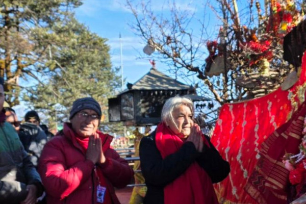 प्रधानमन्त्रीद्वारा पाथीभरामा पूजाअर्चना